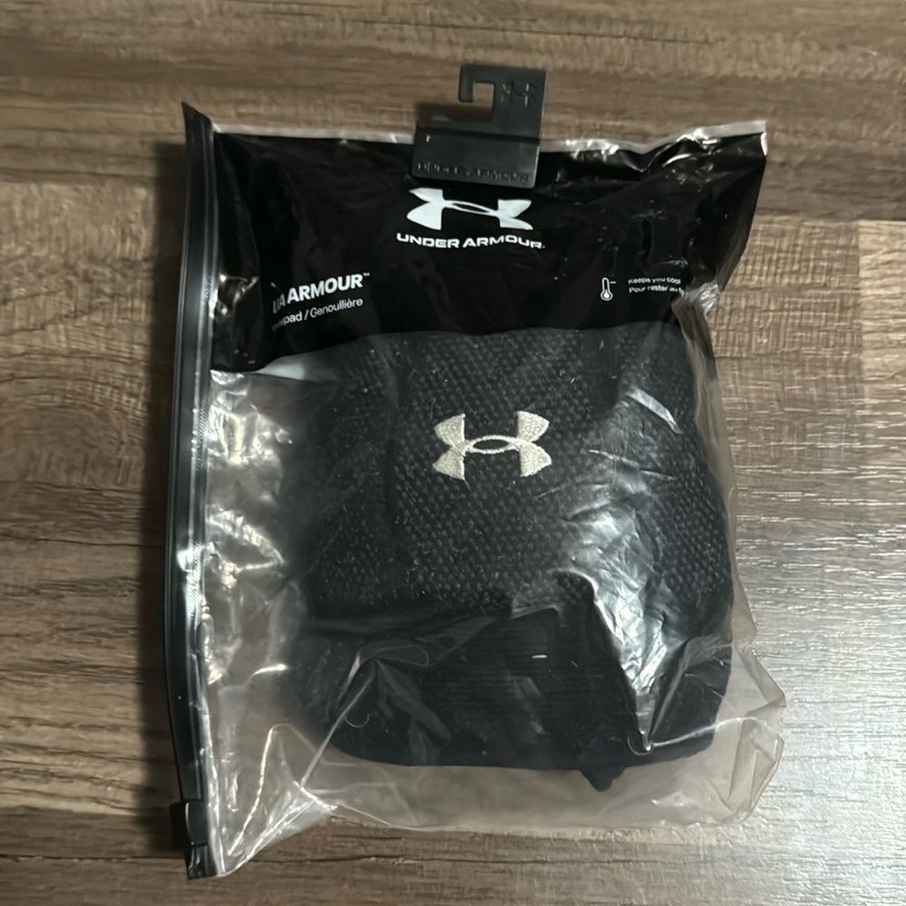 Youth wrestling knee pad under Armour black